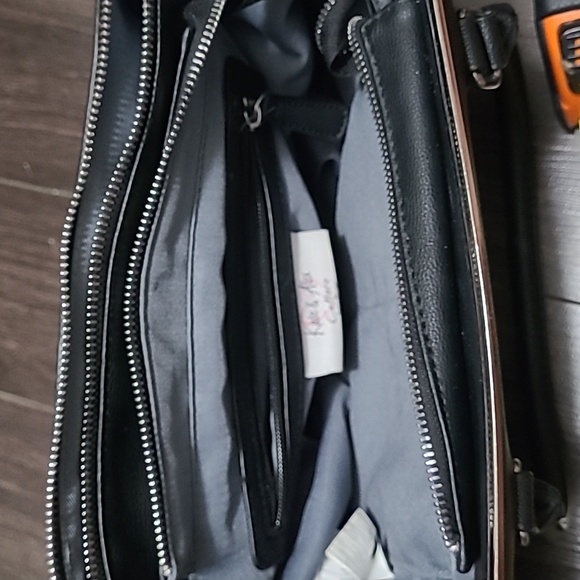 Kate and Alex Cuffaro Italian design handbag black with silver detail - Picture 6 of 9